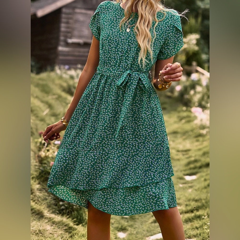 Elegant Green Floral Tie-Waist Midi Dress